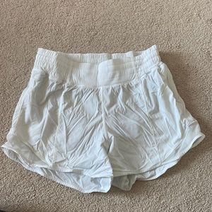 lululemon 4 inch hotty hots white HIGH WAISTED